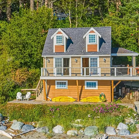 Ferry Viewer Cottage